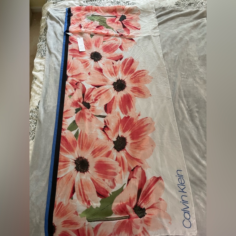Calvin Klein Floral Scarf / Wrap. NWT